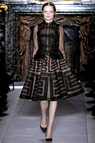 Look 18